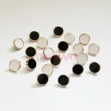 nasturi plastic metalizat banut cu rama email negru si alb N121